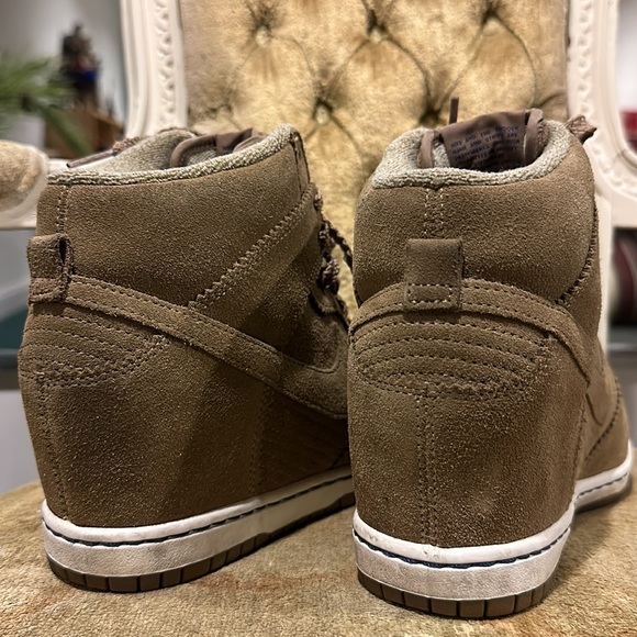 NEW Suede Taupe Nike Sneaker Wedges 6 “Sky High Dunk” 2014 - Picture 3 of 8